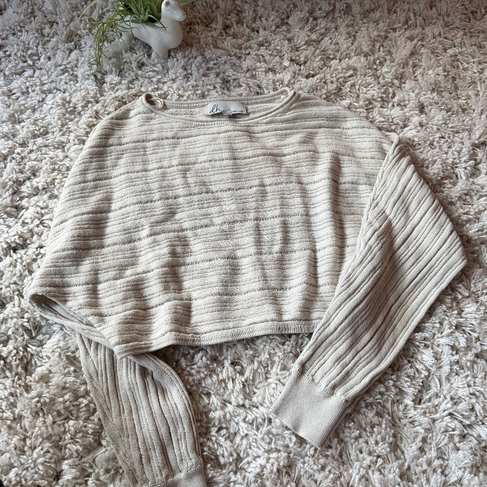 Stylish dh NEW YORK crop top women’s Textured Knit Sweater in Cream knit sweater